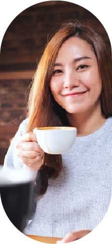 Clienta con taza de café